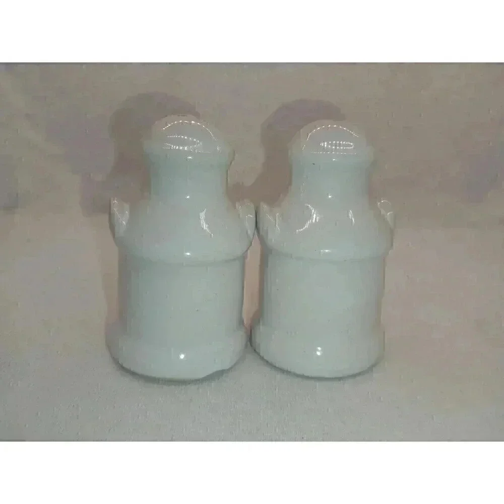 Connecticut Salt & Pepper Shakers Souvenir Collectable Kitchen Decor Vtg